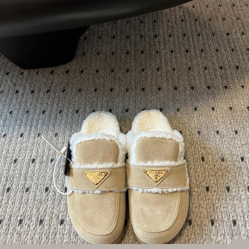 Pra*a slippers